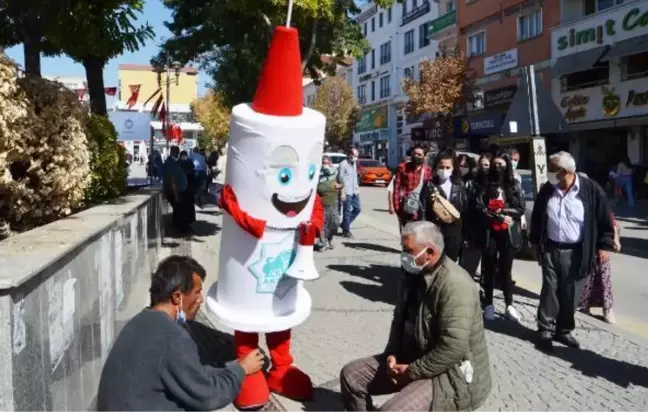 AŞILAMADA 'TURUNCU' LİSTEDEKİ AKSARAY'DA KOSTÜMLÜ ÇAĞRI