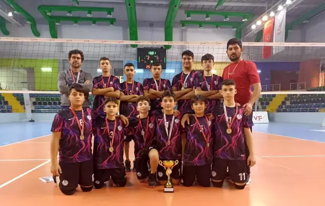 Bozyazı Ortaokulu Yıldız Erkekler Voleybol Takımı İl Şampiyonu