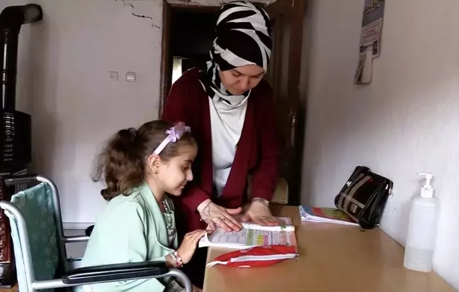 Bedensel engelli Hatice Özalp, hemşire olmayı hedefliyor