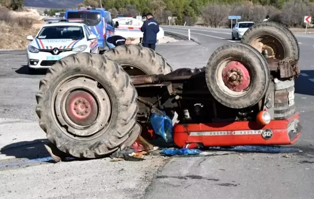 Kütahya'da Traktör-Kamyonet Çarpışması: 1 Yaralı