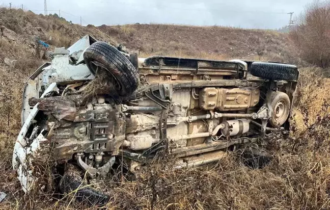 Adıyaman'da Kamyonet Şarampole Yuvarlandı: 3 Yaralı