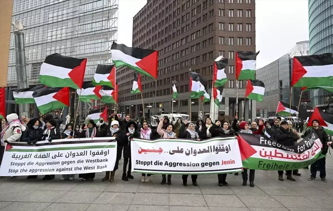 Berlin'de Filistin destekçileri Trump'ın açıkladığı 'planı' protesto etti