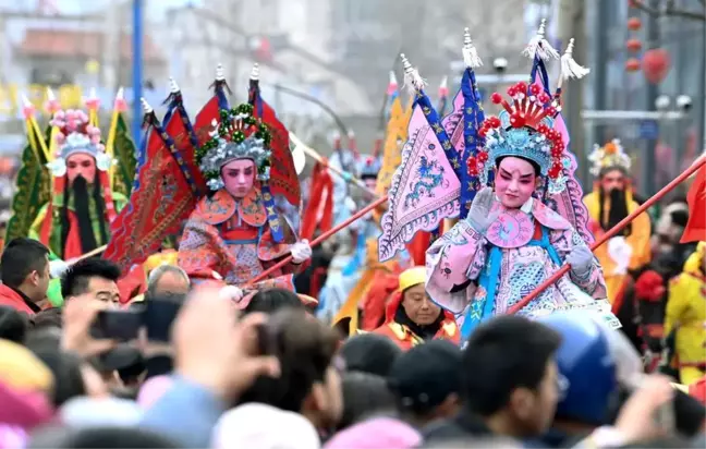 Çin'in Longxian İlçesinde Geleneksel Shehuo Geçit Töreni