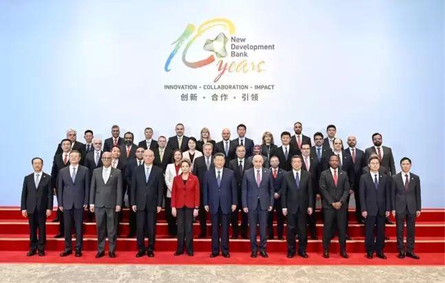 Xi Jinping Yeni Kalkınma Bankası'nı Ziyaret Etti