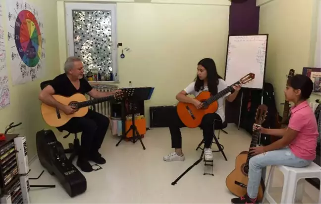 Çorum Belediyesin'den Klasik Gitar Kursu