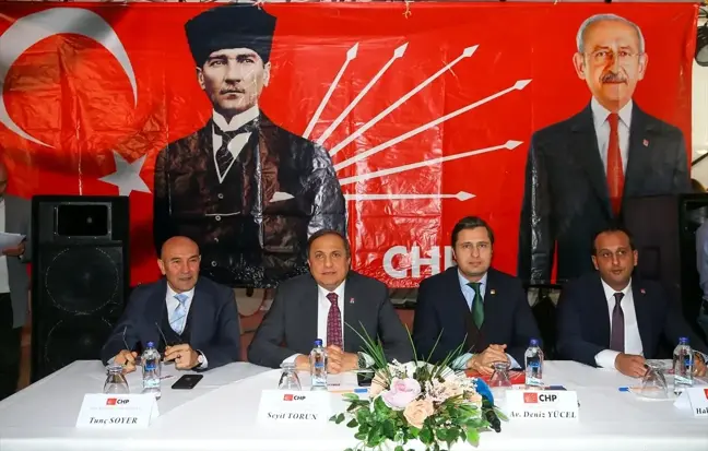 CHP, belediye başkanının FETÖ'den tutuklandığı Urla'da toplantı düzenledi