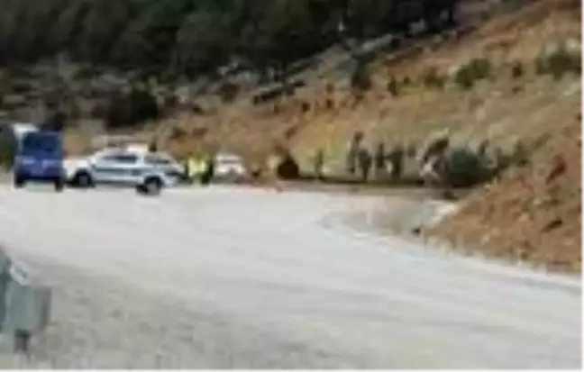 Sertavul'da heyelan yolu kapattı