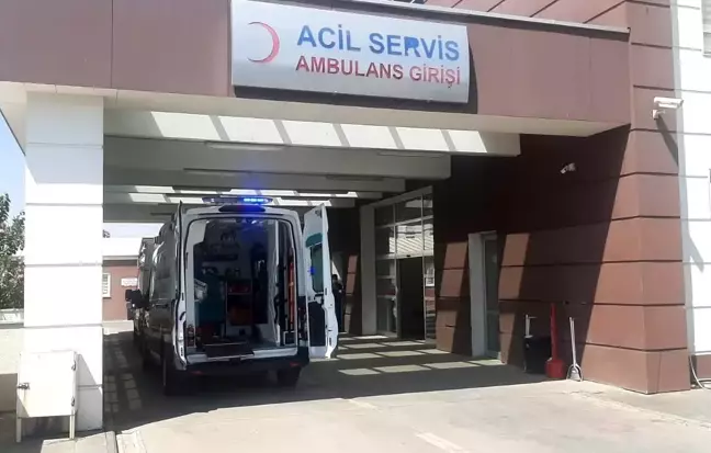 İkinci kattan düşen genç yaralandı
