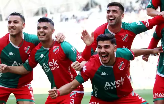 Karşıyaka, Pazarspor'u 3-0 mağlup etti
