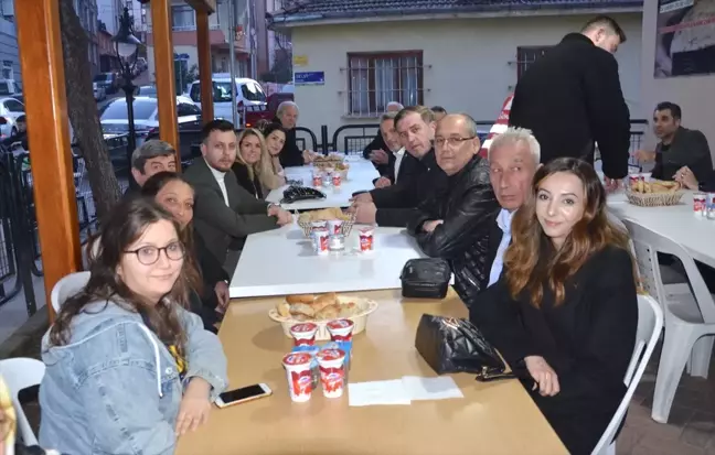 Türk Kızılay Karamürsel Şubesi İftar Programı Düzenledi
