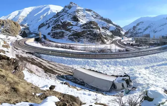 Erzurum'da Viyadükte Üçüncü Kaza: Sürücüler Güvenlik İstiyor