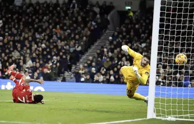 Liverpool, Tottenham'ı 6-3 Yenerek Liderliğini Sürdürdü