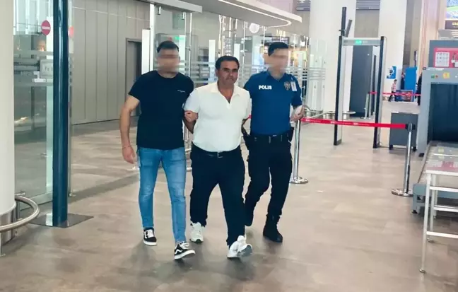 Interpol'ün Kırmızı Bültenle Aradığı Aydın Papatya Havalimanında Yakalandı