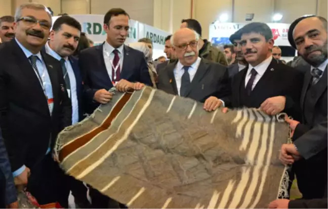 Bakan Avcı, Emıtt Fuarında Siirt Standını Gezdi