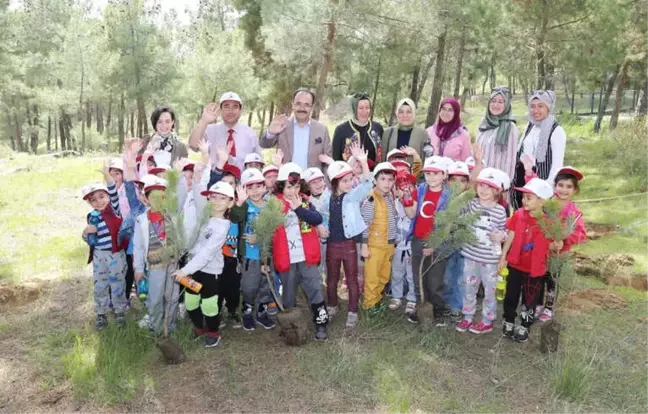 Başkan Cahan Ağaç Diken Minik Öğrencileri Yalnız Bırakmadı