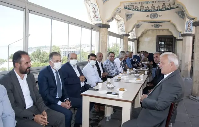 Ahlat'ta bayramlaşma töreni