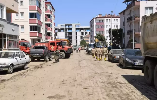 Bakan Soylu, sel felaketi yaşanan Bozkurt'tan 13 bin kamyon çamur çıkarıldığını bildirdi