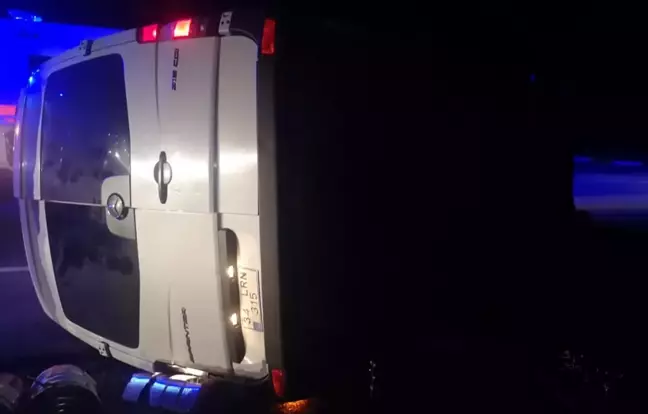 Erzincan'da minibüs devrildi: 7 yaralı
