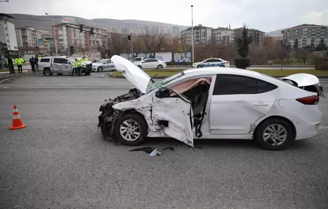 Son dakika haber | Şanlıurfa Valisi Abdullah Erin'in koruma ekibi Malatya'da kaza yaptı, 4 yaralı