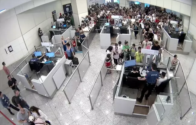 Sarp Sınır Kapısı'ndan Kurban Bayramı tatilinde 270 bin kişi geçiş yaptı