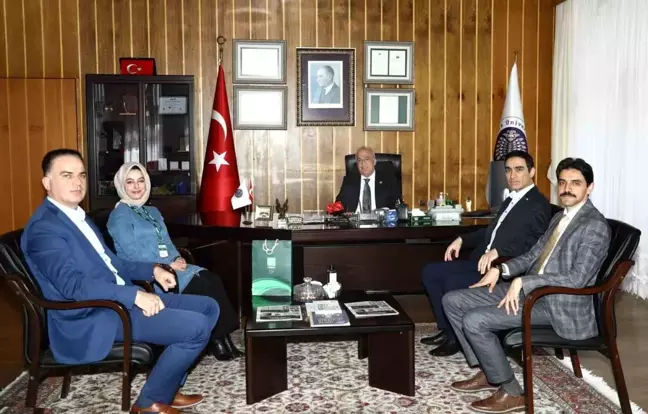 Atatürk Üniversitesi Rektörü Yeşilay ve Kızılay Kan Merkezi temsilcileriyle bir araya geldi