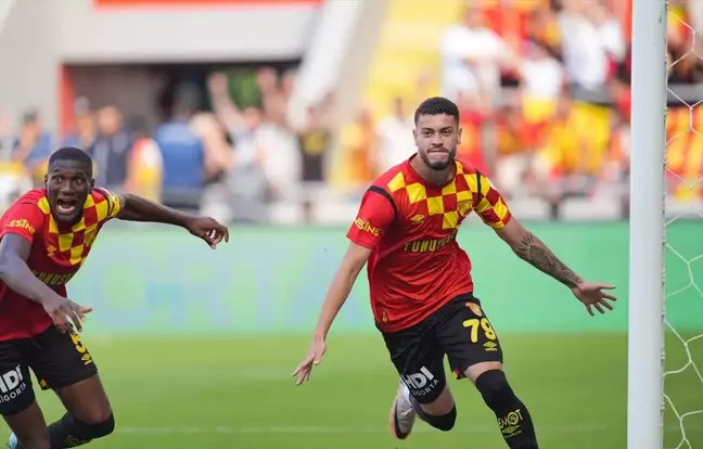 Göztepe, Sivasspor'u İlk Yarıda 2-0 Geçti