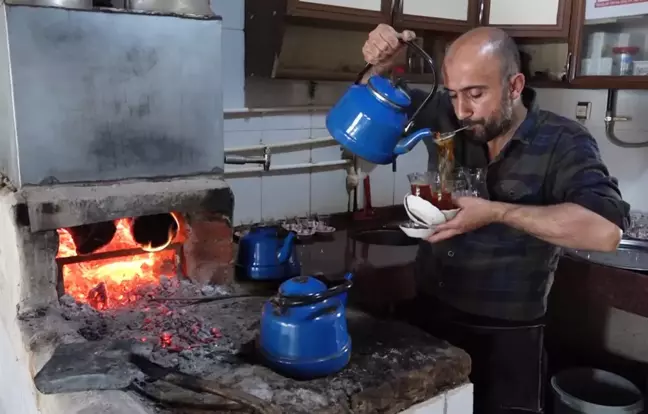 Muş'ta Çay Ocağı İşleten Gökhan Özcan'ın Farklı Hizmeti