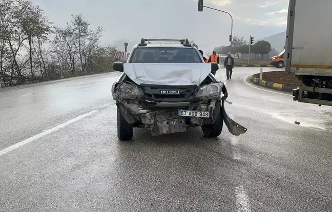 Kastamonu'da Üç Araçlı Trafik Kazası: 2 Yaralı