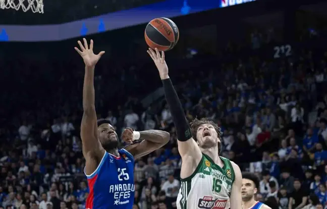 A. Efes, Panathinaikos'u Geçerek Seriyi Eşitledi