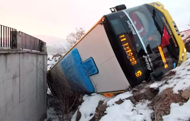 Elazığ'da Belediye Otobüsü Kaza Yaptı: 11 Yaralı
