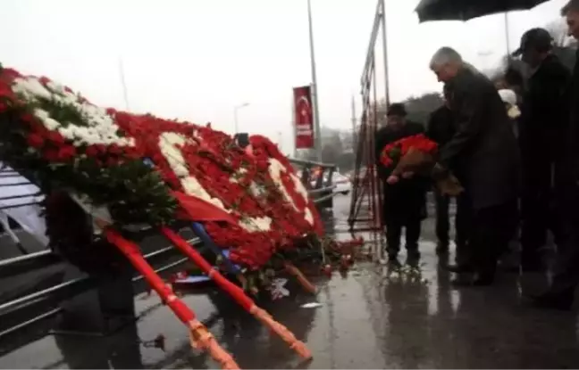 Kosova Cumhurbaşkanı Thaçi Şehitler Tepesi'ni Ziyaret Etti