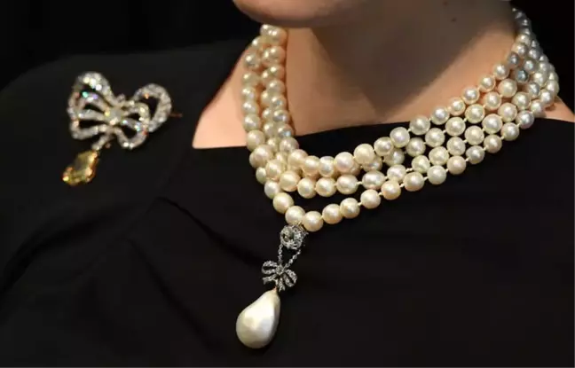 Marie Antoinette'in Kolyesi Rekor Fiyata Satıldı
