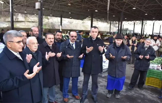 Vali Gürel, Cuma Pazarı Esnafının Bereket Duasına Katıldı.