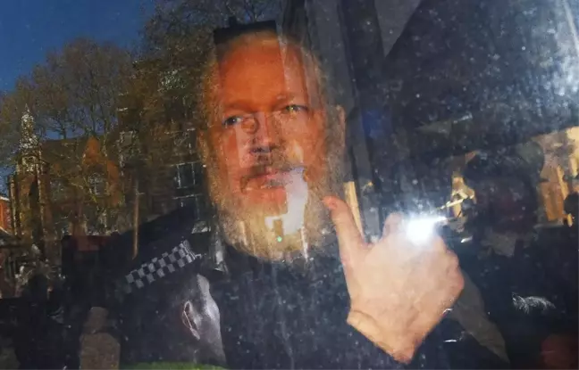 Ekvador Devlet Başkanından Assange'a 'Casusluk' Suçlaması