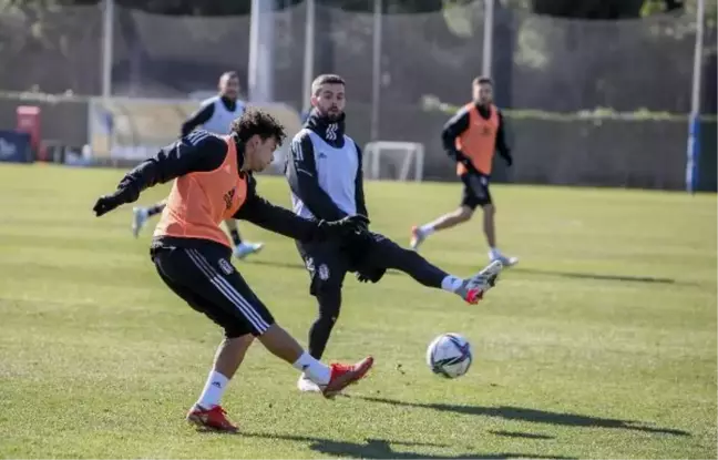 Beşiktaş'ın Antalya kampı, 10 eksikle başladı