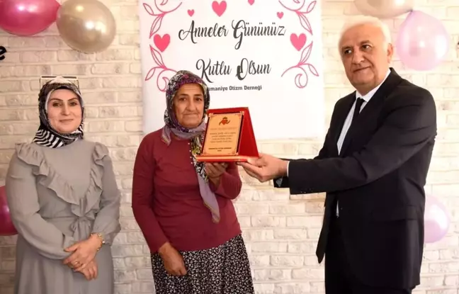 Osmaniye'de yılın annesi seçildi