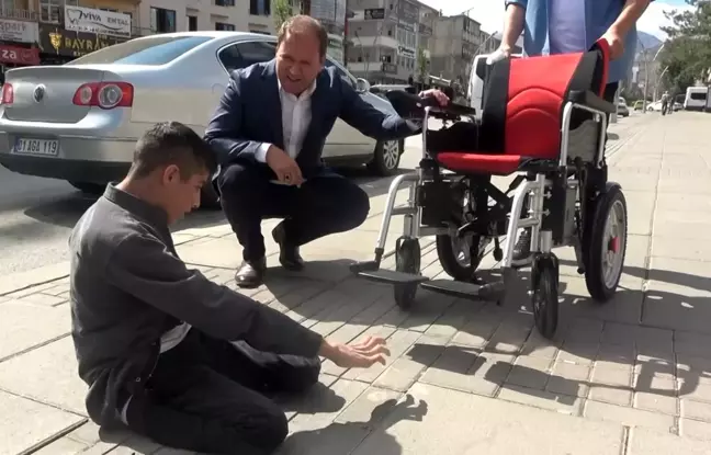 Samyeli Engelsiz Yaşam ve Eğitim Vakfı, Recep Geçkin'e Akülü Sandalye Hediye Etti