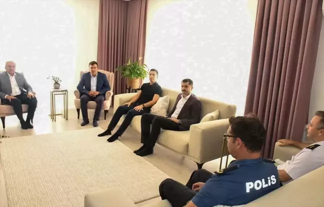 Serik Kaymakamı, yaralanan jandarma personelini ziyaret etti