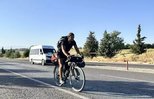 Almanya'da yaşayan üniversite öğrencisi Adıyaman'a bisikletle yolculuk hayalini gerçekleştirdi