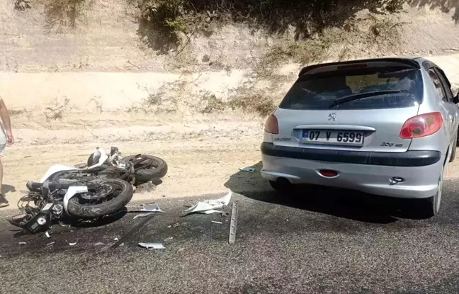 Kütahya'da Motosiklet ile Otomobil Çarpıştı: 2 Yaralı