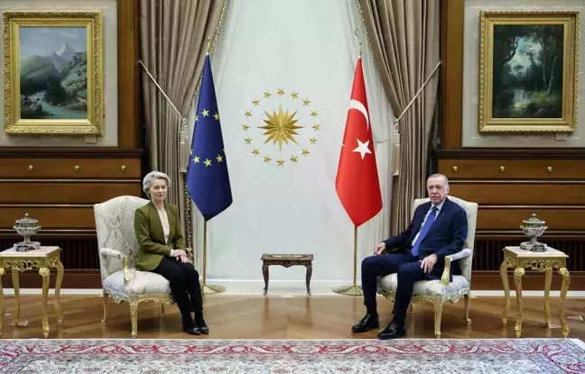 Cumhurbaşkanı Recep Tayyip Erdoğan, Cumhurbaşkanlığı Külliyesi'nde AB Komisyonu Başkanı Ursula Von Der Leyen'i kabul etti.