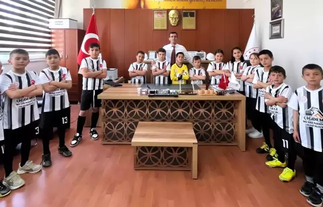 Hayırsever İşadamı Ali Sarı, Forma Olmayan Öğrencilere Destek Oldu