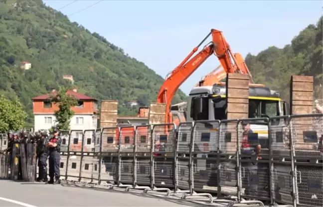 Fırtına Vadisi'nde kaçak yapıların yıkımına başlandı