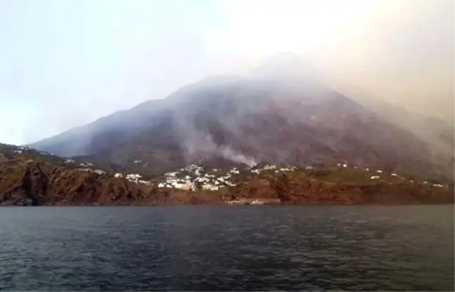İtalya'da Stromboli Yanardağı faaliyete geçti