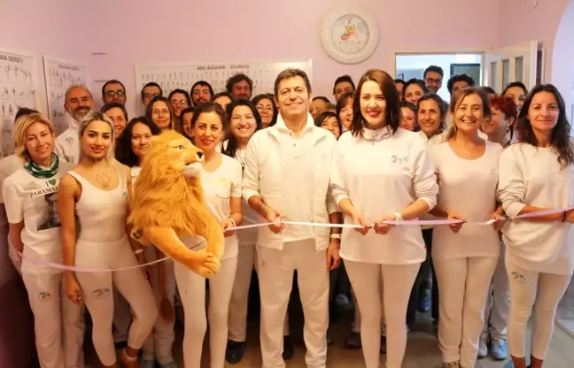 Yoga Academy'nin 105. merkezinin açılışı İzmir Gaziemir'de gerçekleşti