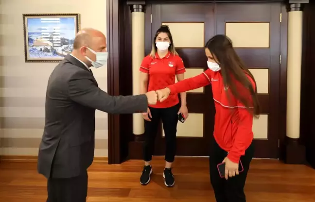Ağrı Valisi Varol, başarılı sporcularla bir araya geldi