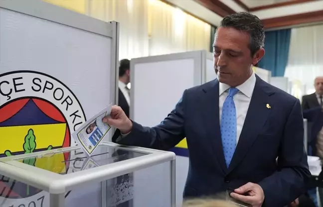 Ali Koç, Fenerbahçe Kulübü Yüksek Divan Kurulu toplantısında oyunu kullandı