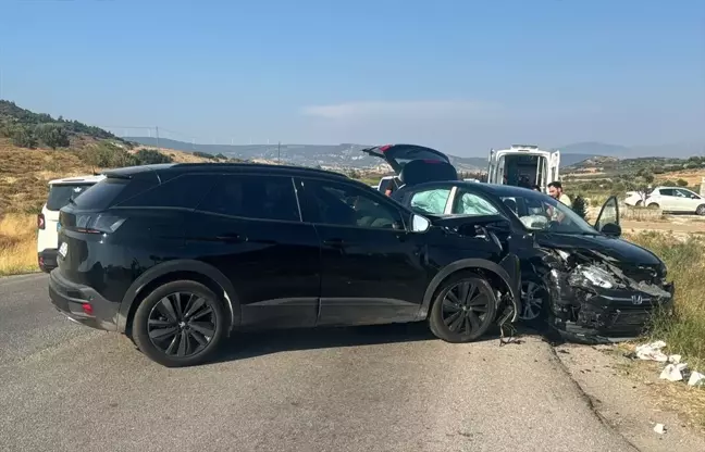 İzmir'in Foça ilçesinde meydana gelen trafik kazalarında 8 kişi yaralandı