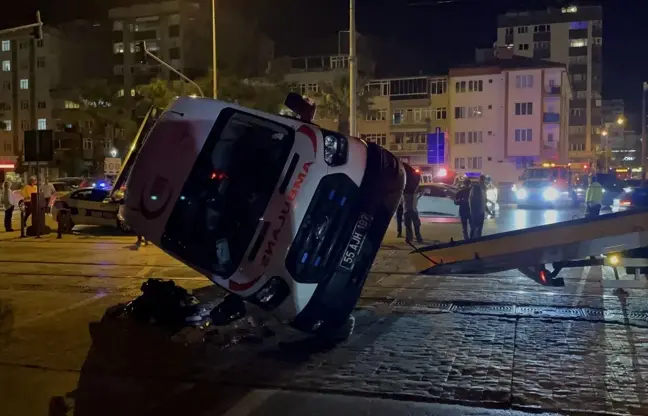 Samsun'da Tramvay ile Ambulans Çarpıştı: 4 Yaralı