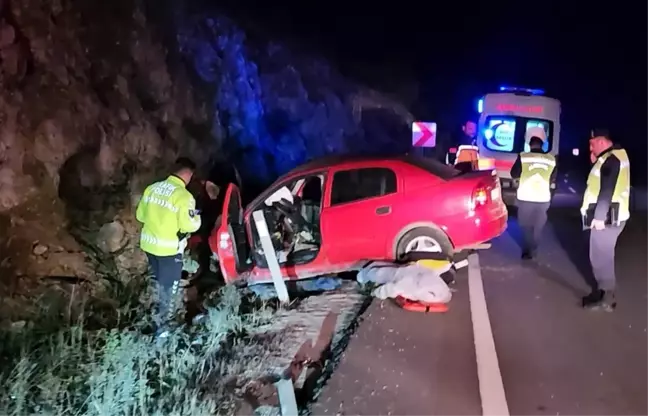 Bursa'da Kayaya Çarpan Otomobilin Sürücüsü Hayatını Kaybetti